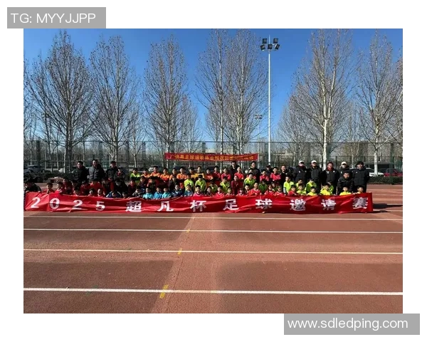 球星视角下的足球智慧畅谈教练角色与执教艺术魅力 球星视角下的足球智慧畅谈教练角色与执教艺术魅力