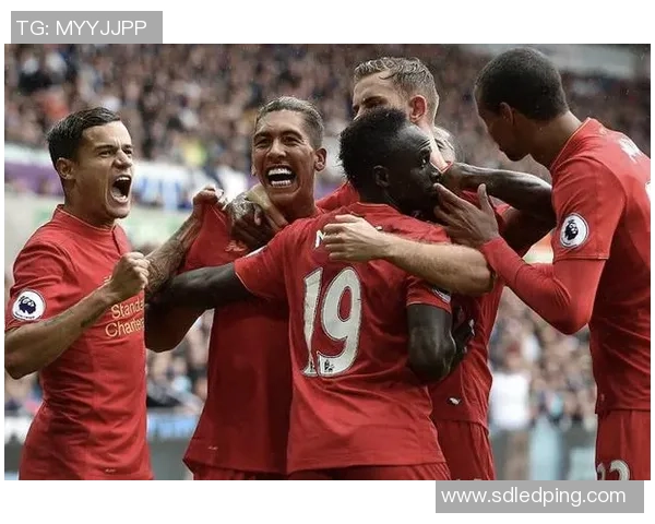 曼联球星畅谈足球技战术发展与团队精神价值分析