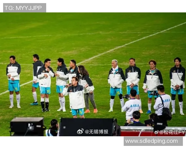 足球巨星云集同框合影展现绿茵场的璀璨星光与时代辉煌